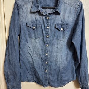 Alta Kris Denim Shirt with pearl buttons